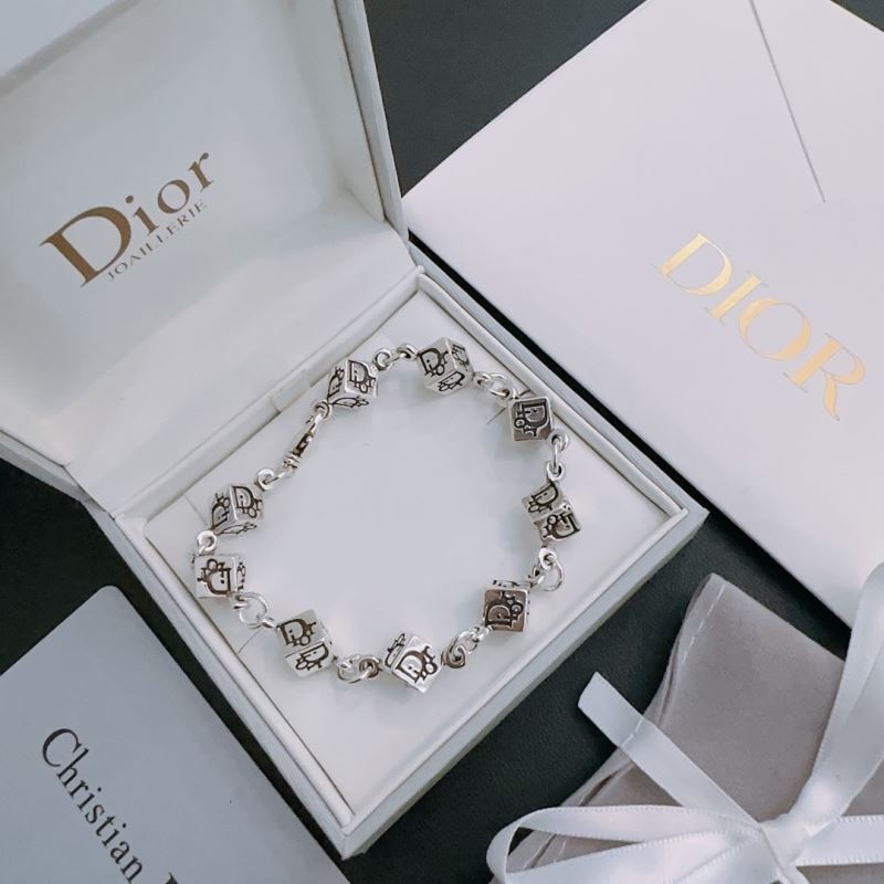 chr1st1an D10r bracelets
